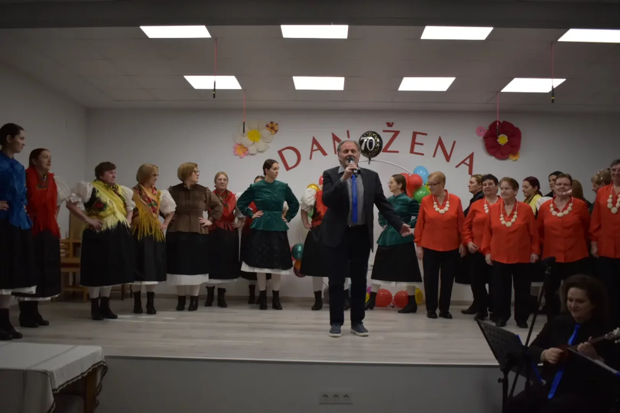 Dan žena Sivica (22)