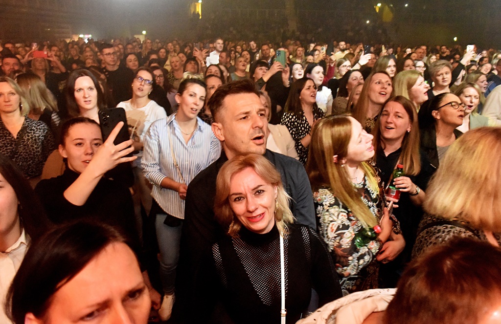 Dan žena uz glazbenu čaroliju Sergej Ćetković rasprodao Arenu Varaždin (10)