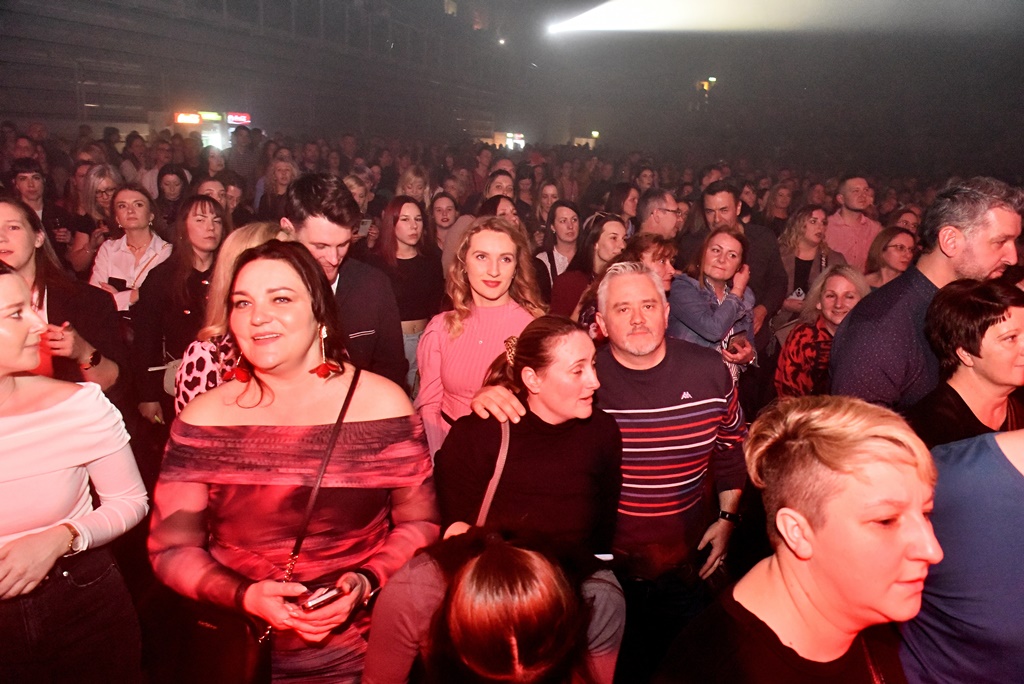 Dan žena uz glazbenu čaroliju Sergej Ćetković rasprodao Arenu Varaždin (15)