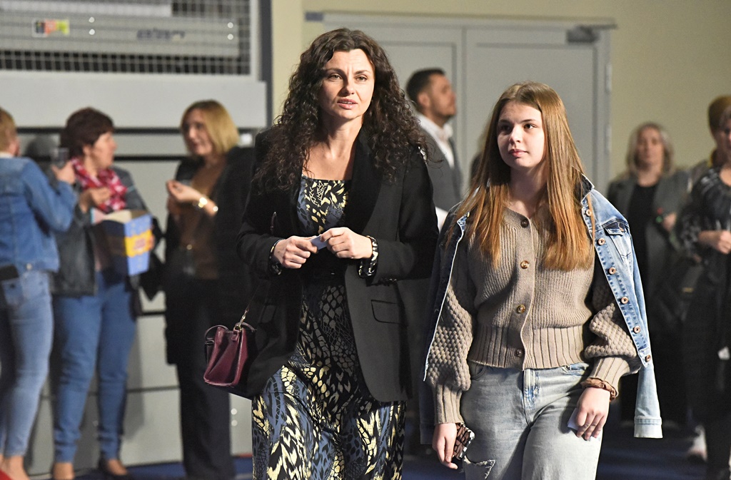 Dan žena uz glazbenu čaroliju Sergej Ćetković rasprodao Arenu Varaždin (19)