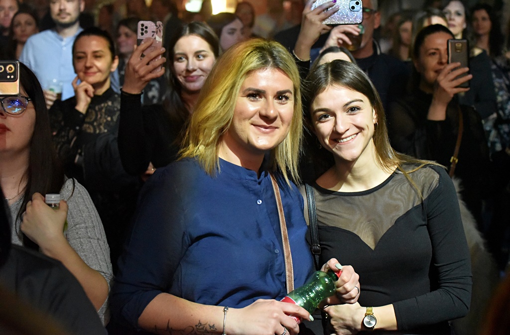 Dan žena uz glazbenu čaroliju Sergej Ćetković rasprodao Arenu Varaždin (30)