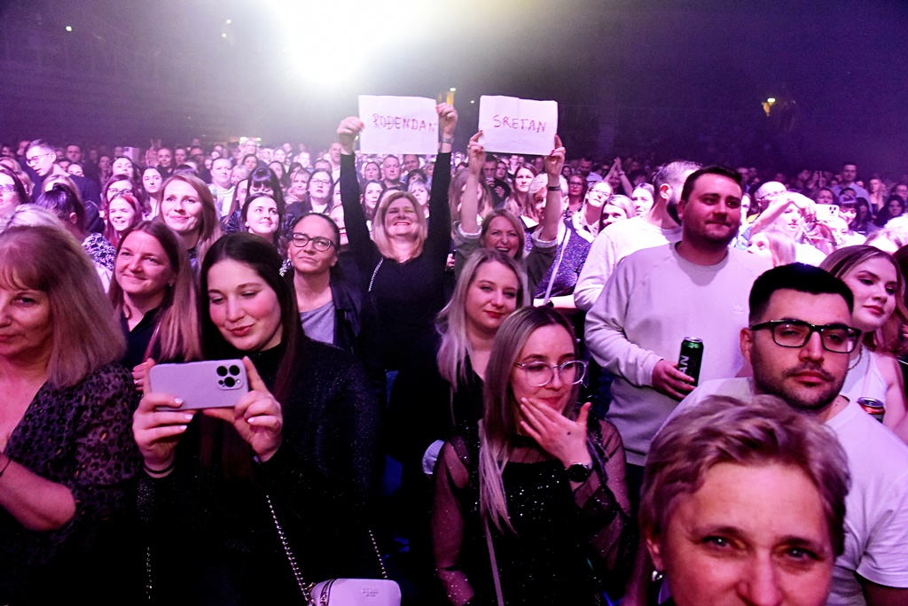 Dan žena uz glazbenu čaroliju Sergej Ćetković rasprodao Arenu Varaždin (6)