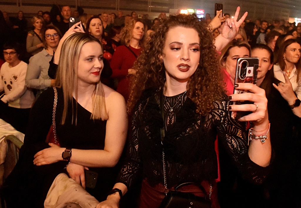 Dan žena uz glazbenu čaroliju Sergej Ćetković rasprodao Arenu Varaždin (7)