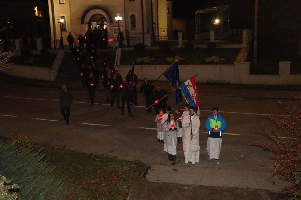 Dan žrtava Domovinskog rata u Belici obilježen misom i hodom do spomenika (1)