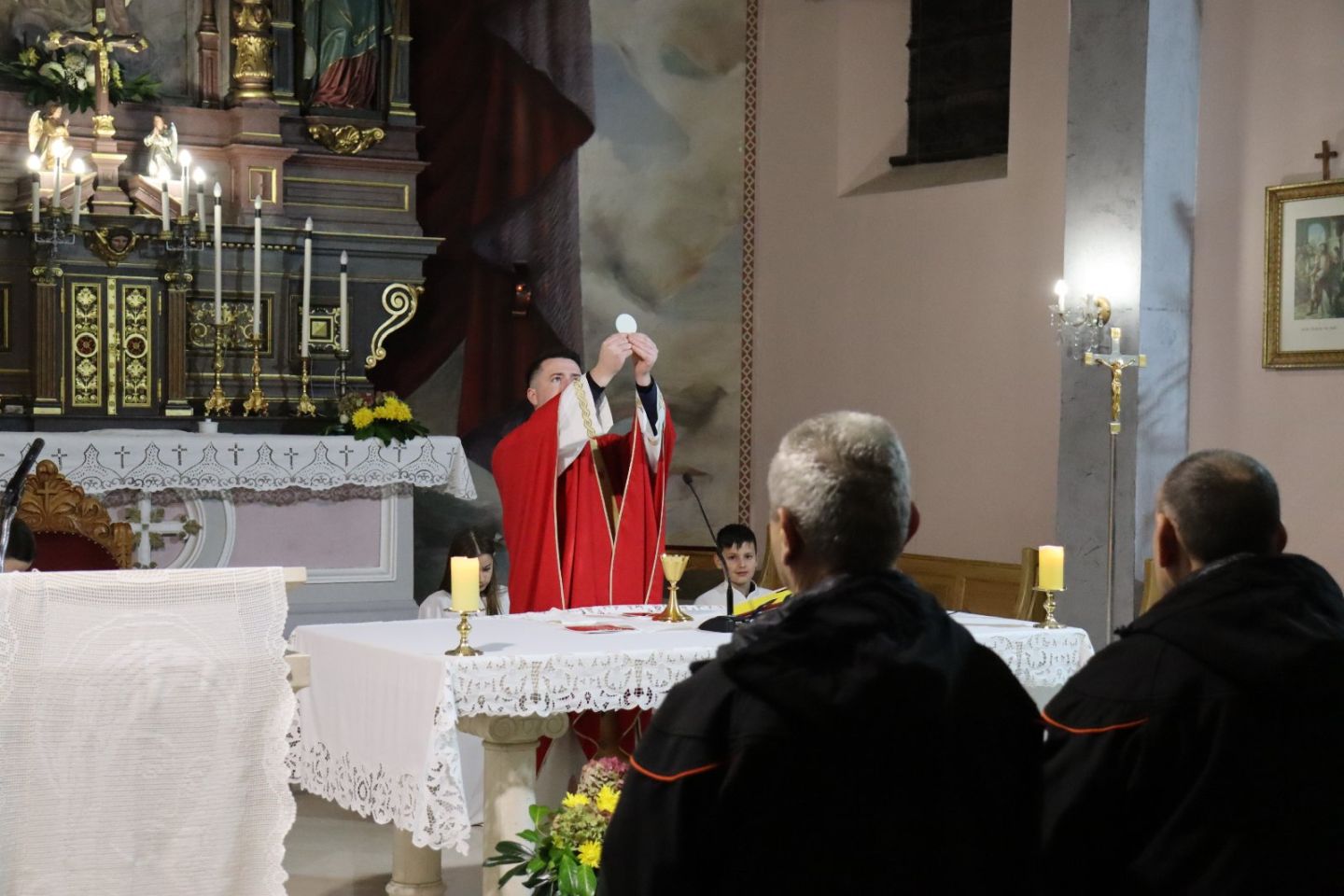 Dan žrtava Domovinskog rata u Belici obilježen misom i hodom do spomenika (2) Dan žrtava Domovinskog rata u Belici obilježen misom i hodom do spomenika (2)