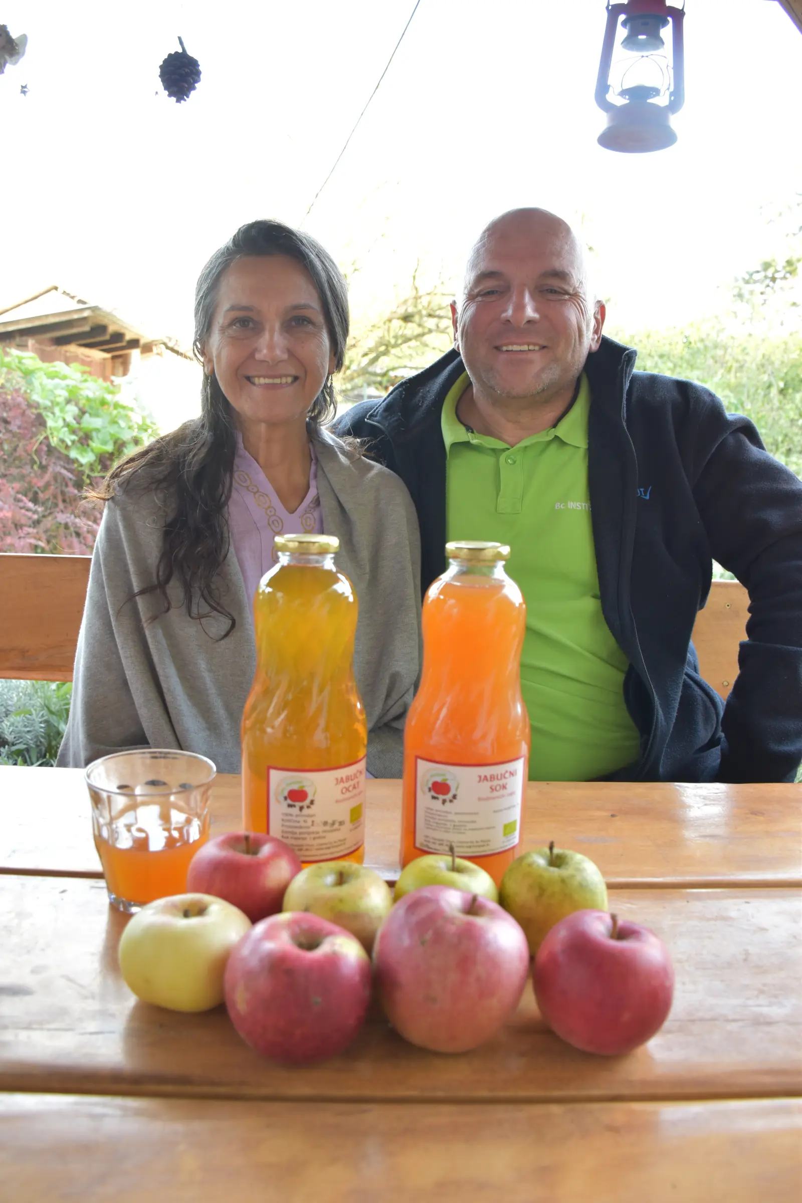 Dean i Natalija Hunjadi, Sveta Marija, jabuka (2)