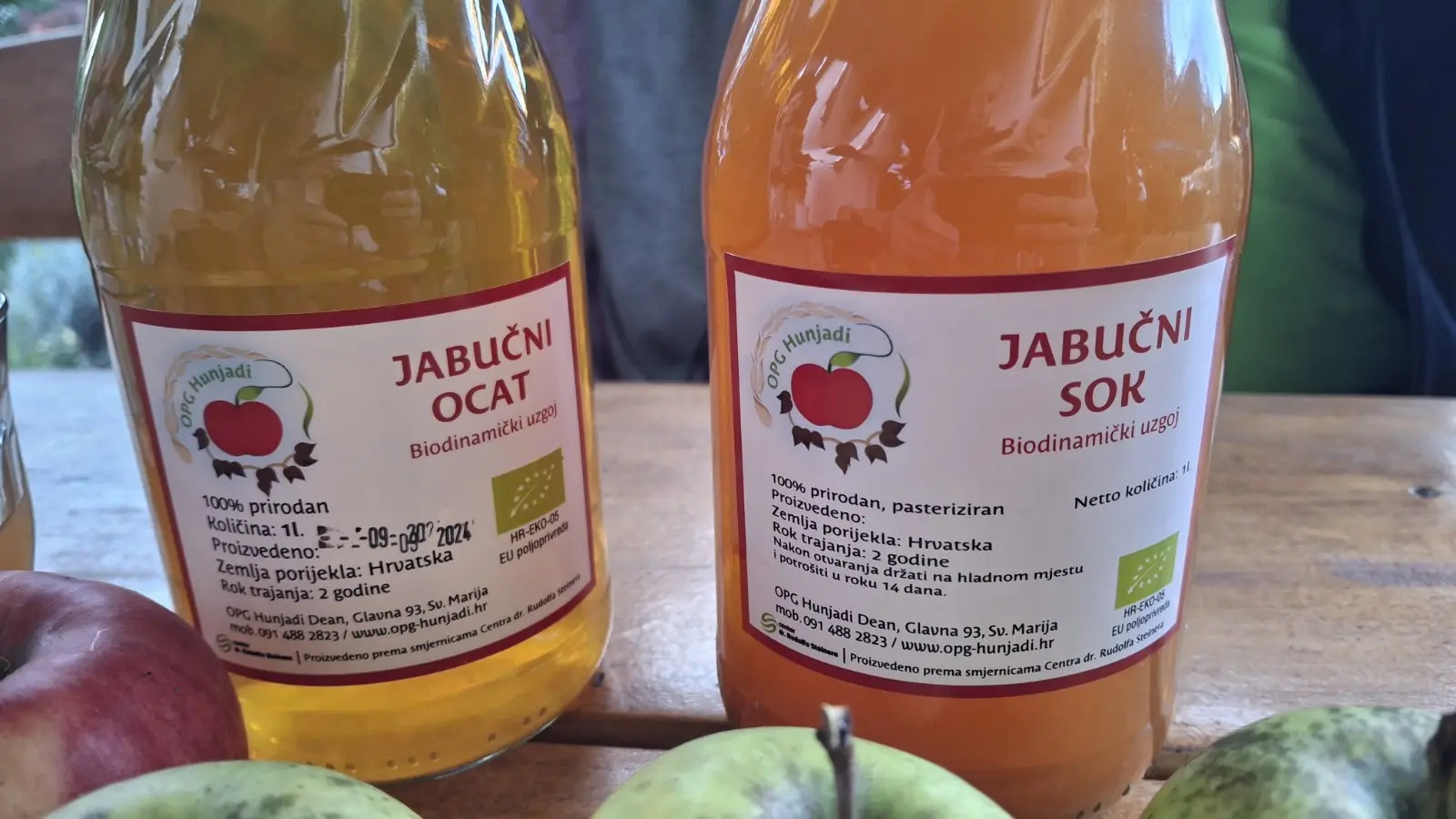 Dean i Natalija Hunjadi, Sveta Marija, jabuka (6)