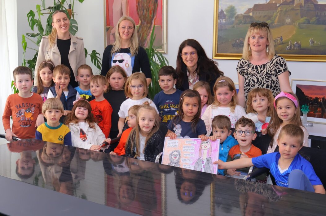 Delfinići u gradskoj upravi (2) Delfinići u gradskoj upravi (8)