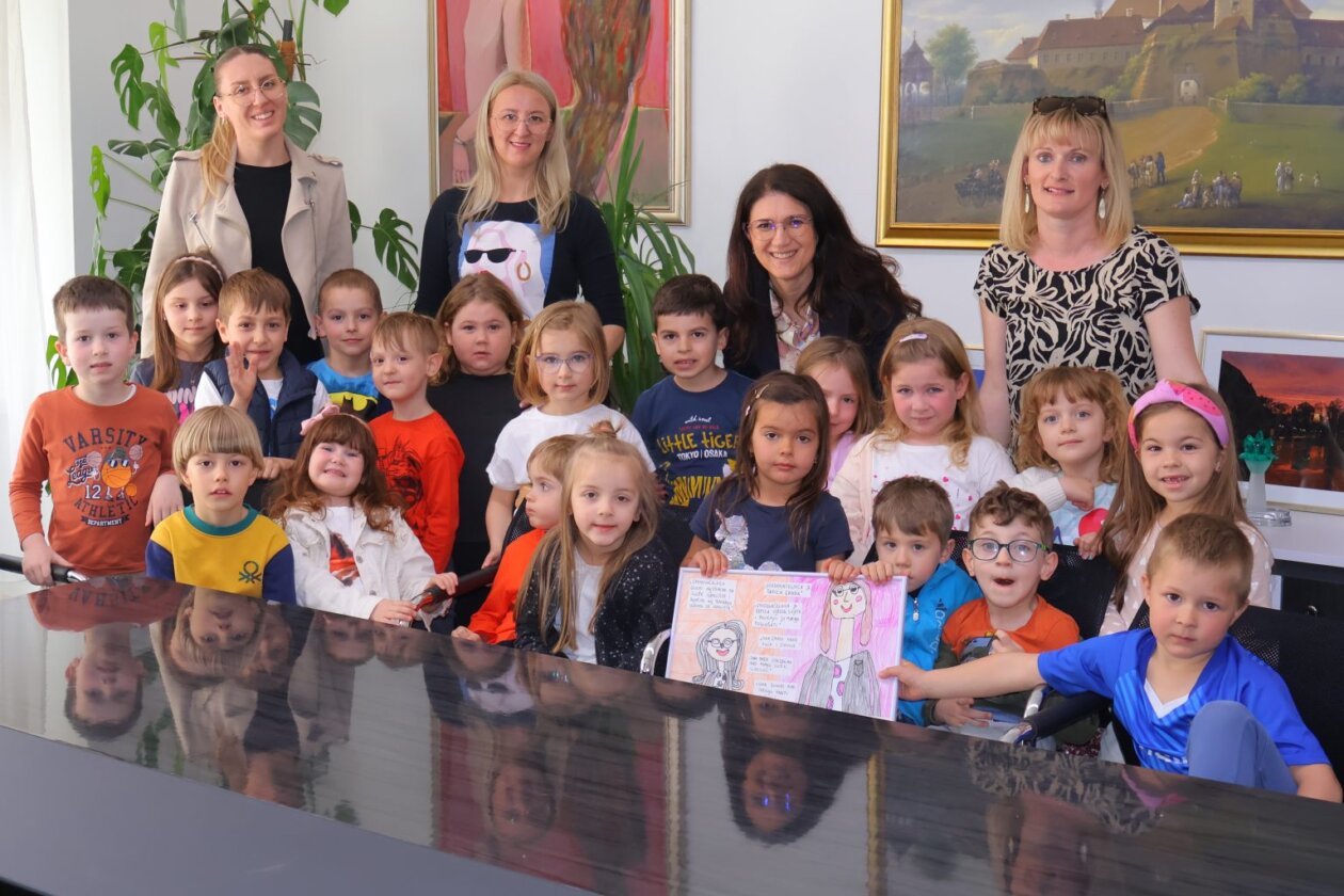 Delfinići u gradskoj upravi (2) Delfinići u gradskoj upravi (8)