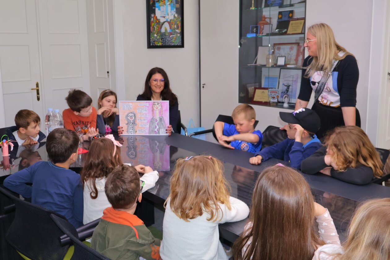 Delfinići u gradskoj upravi (7) Delfinići u gradskoj upravi (7)