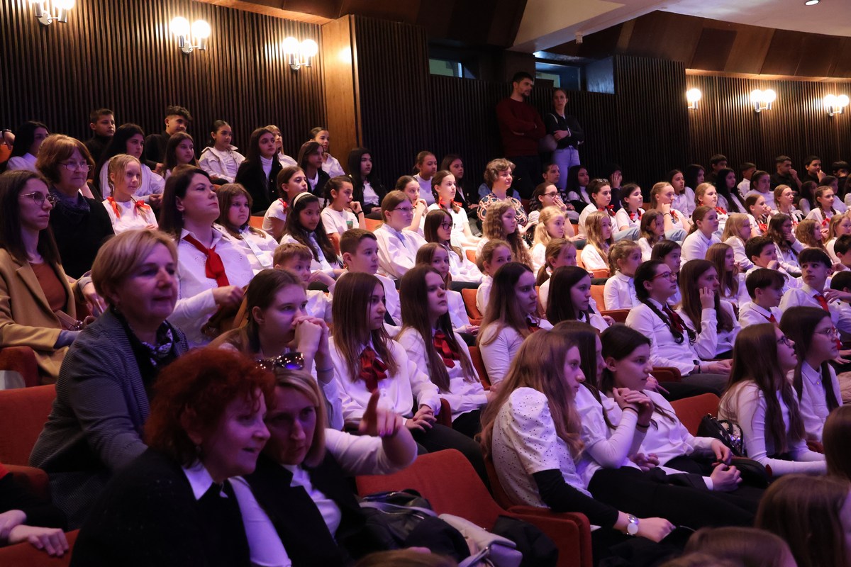 Deseta Smotra pjevačkih zborova osnovnih i srednjih škola MŽ 2025 (19) Deseta Smotra pjevačkih zborova osnovnih i srednjih škola MŽ 2025 (18)