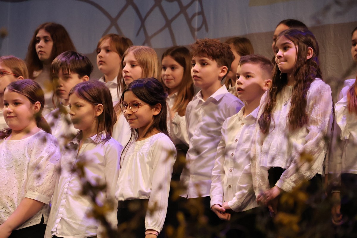 Deseta Smotra pjevačkih zborova osnovnih i srednjih škola MŽ 2025 (4) Deseta Smotra pjevačkih zborova osnovnih i srednjih škola MŽ 2025 (4)