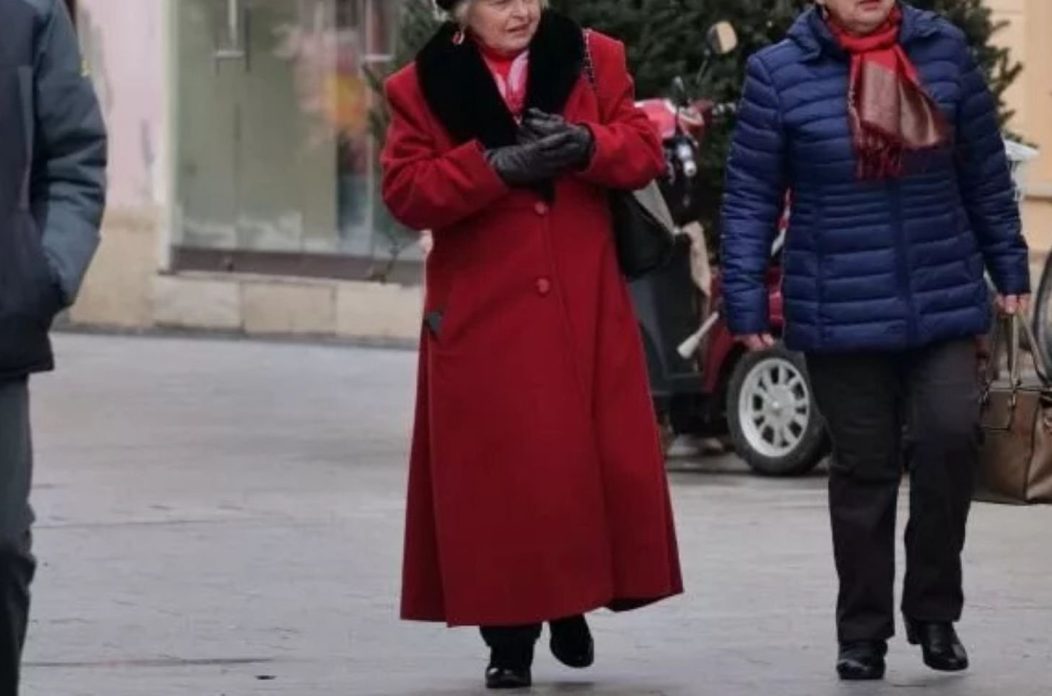 Klikom elegantna gospođa Klikom elegantna gospođa