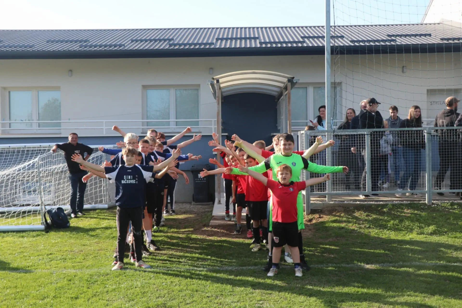 Djeca iz škole ‘Munje-Omladinac’ podržala igrače u Mačkovcu (4)