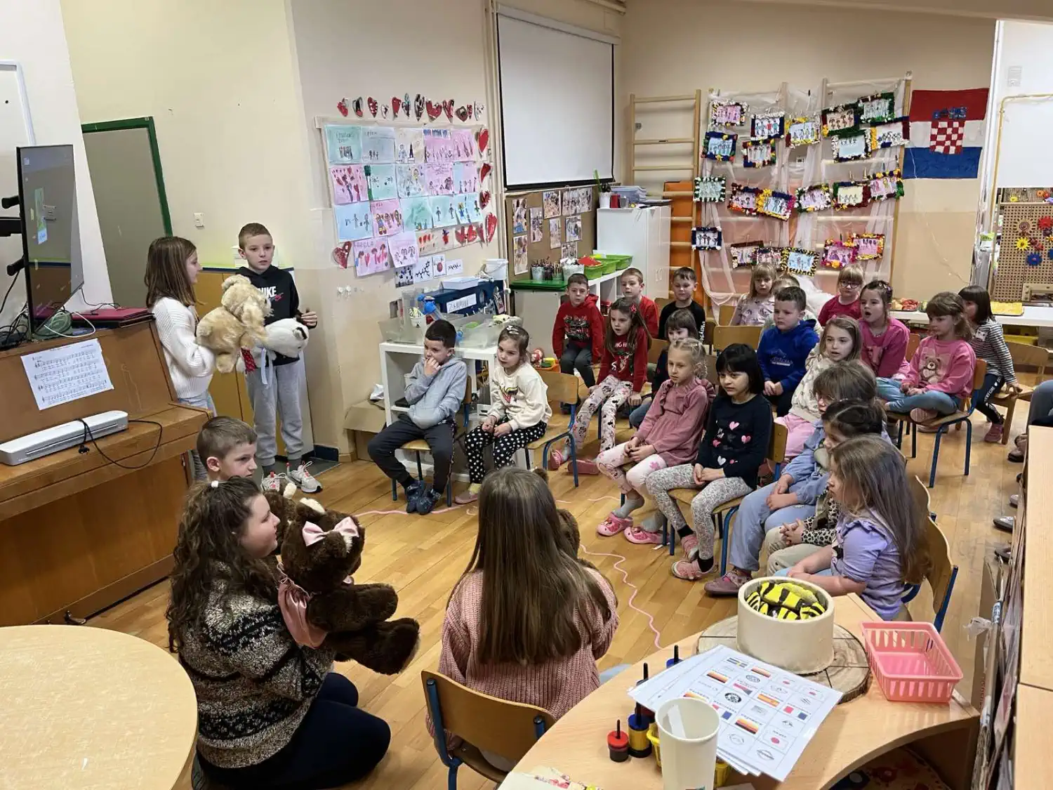 Djeca iz vrtića i školarci zajedno Ivanovec pokazuje kako prijelaz u školu može biti lak (1)