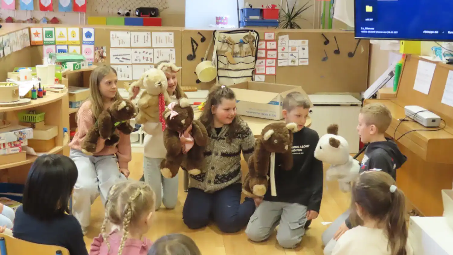 Djeca iz vrtića i školarci zajedno Ivanovec pokazuje kako prijelaz u školu može biti lak (4)