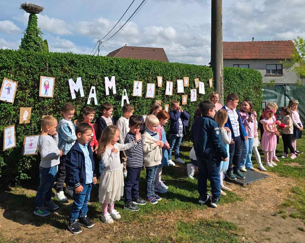 Dječji vrtić Mala tratinčica obilježio Majčin dan emotivnim stihovima i pjesmom (1)