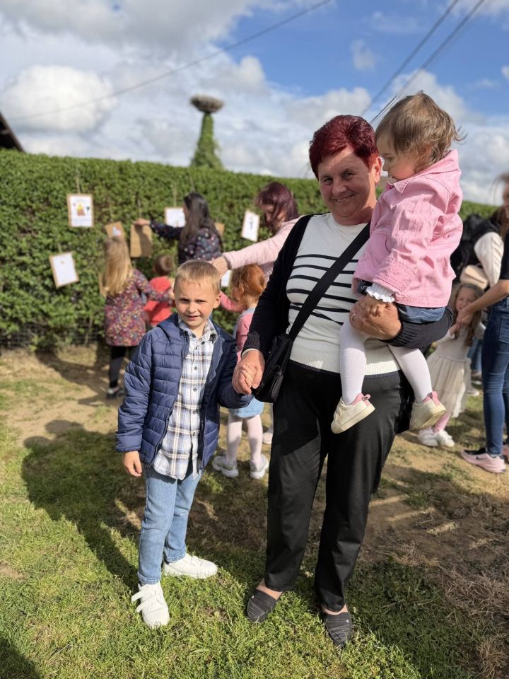 Dječji vrtić Mala tratinčica obilježio Majčin dan emotivnim stihovima i pjesmom (11)