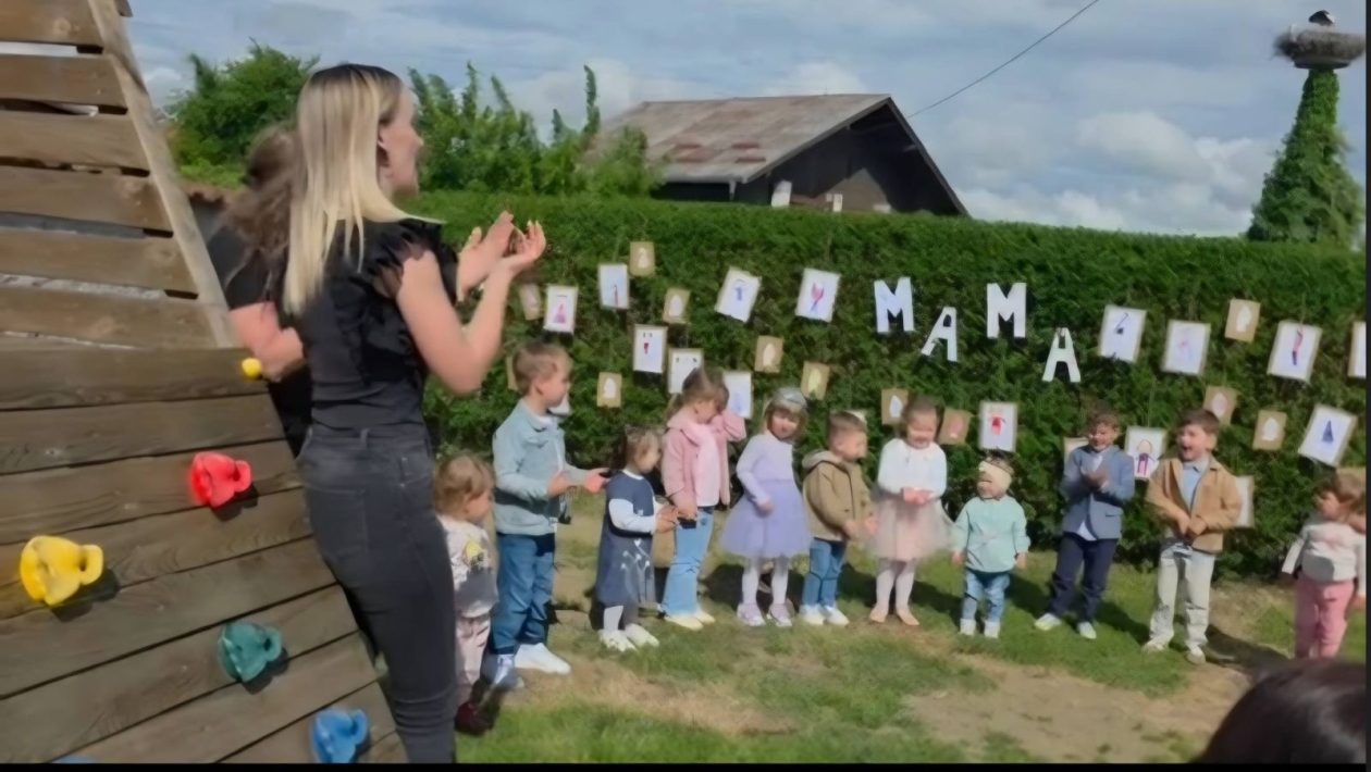 Dječji vrtić Mala tratinčica obilježio Majčin dan emotivnim stihovima i pjesmom (14)