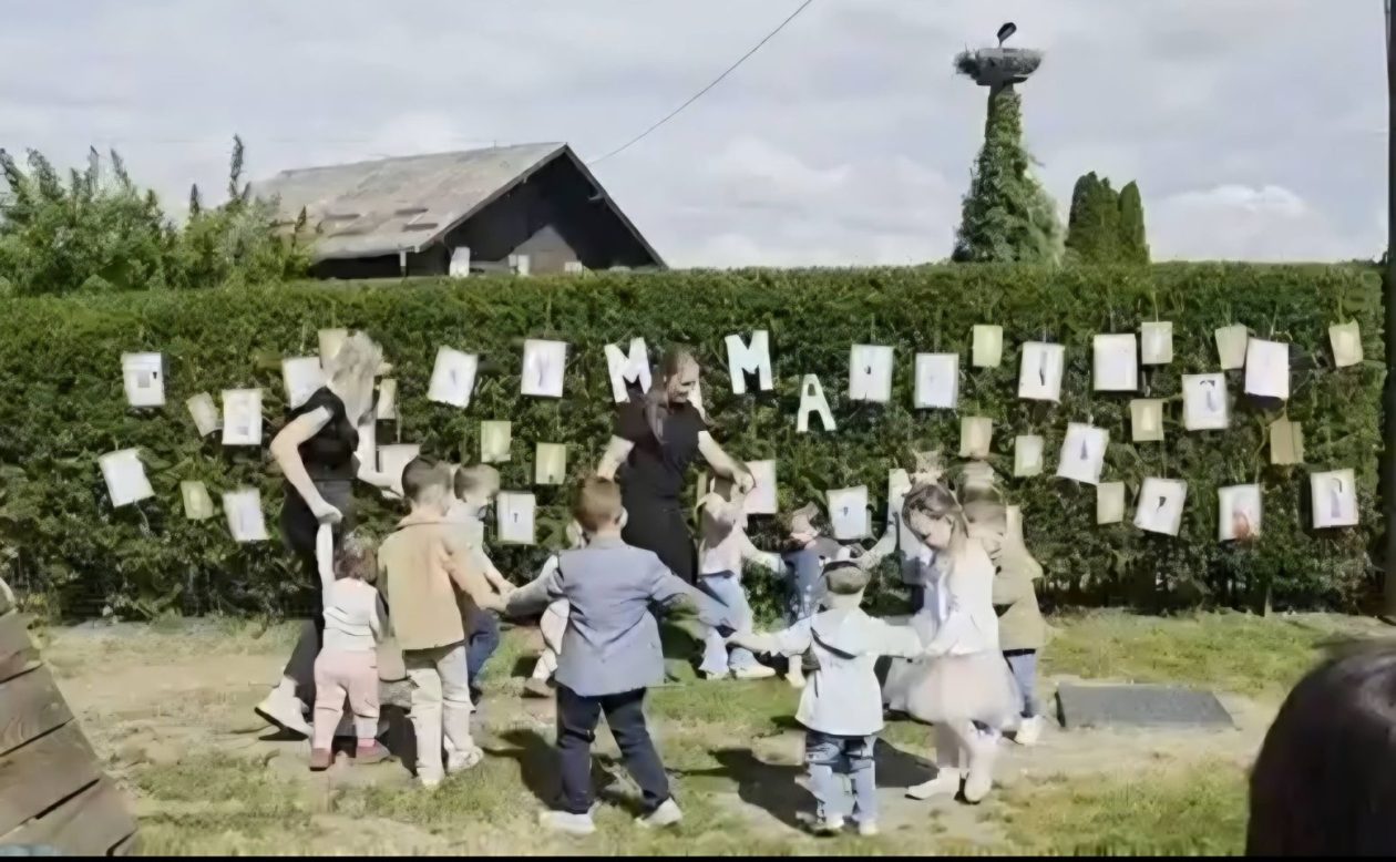 Dječji vrtić Mala tratinčica obilježio Majčin dan emotivnim stihovima i pjesmom (15)