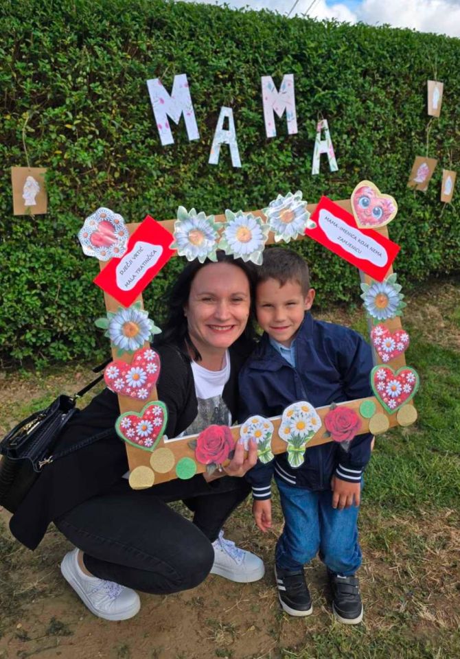 Dječji vrtić Mala tratinčica obilježio Majčin dan emotivnim stihovima i pjesmom (7)