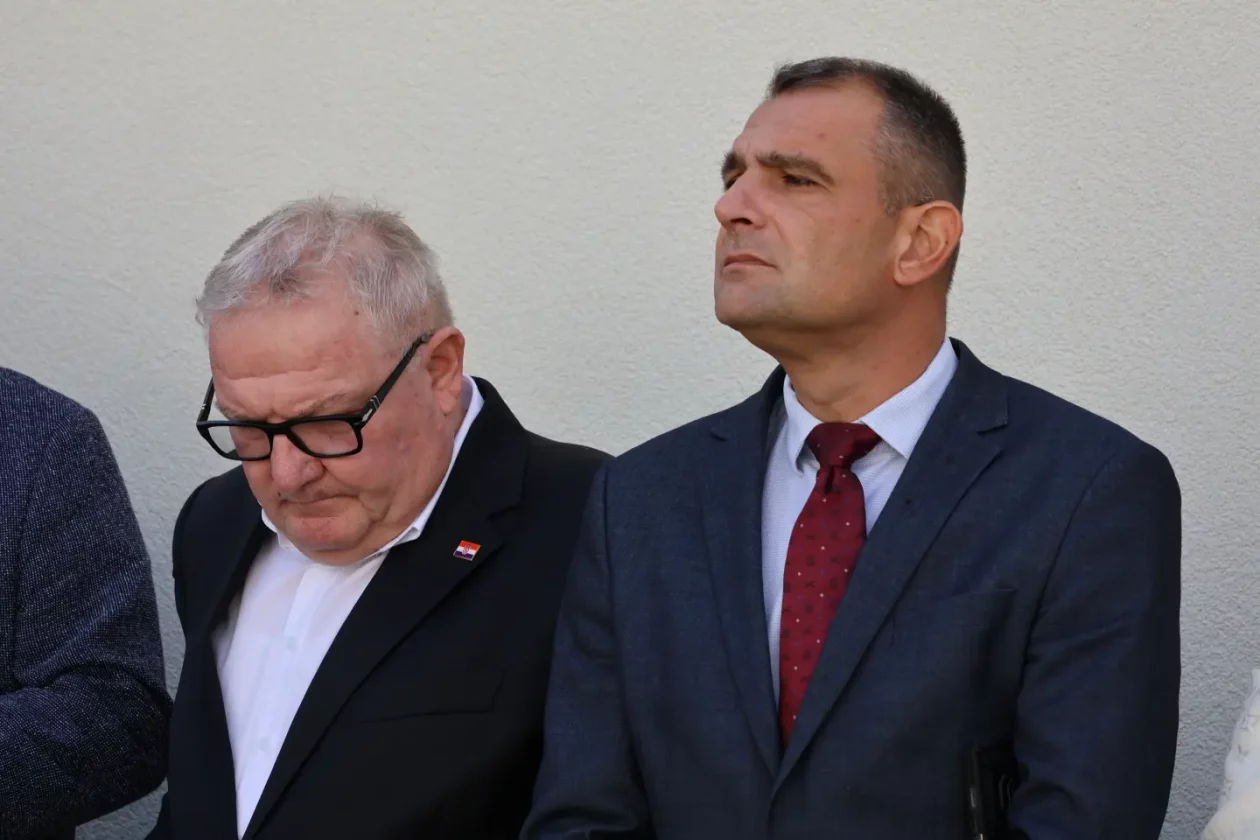 Dječji vrtić Maslačak, Mursko Središće (12) Matija Posavec Ljubomir Kolarek pogled gore pogled dolje ilustracija