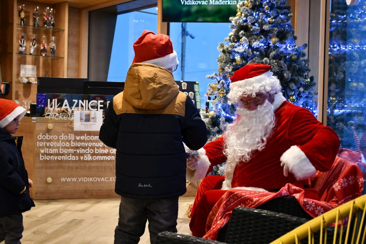 Djed Božićnjak 2025 mađerkin breg vidikovac (19) Djed Božićnjak 2025 mađerkin breg vidikovac (19)