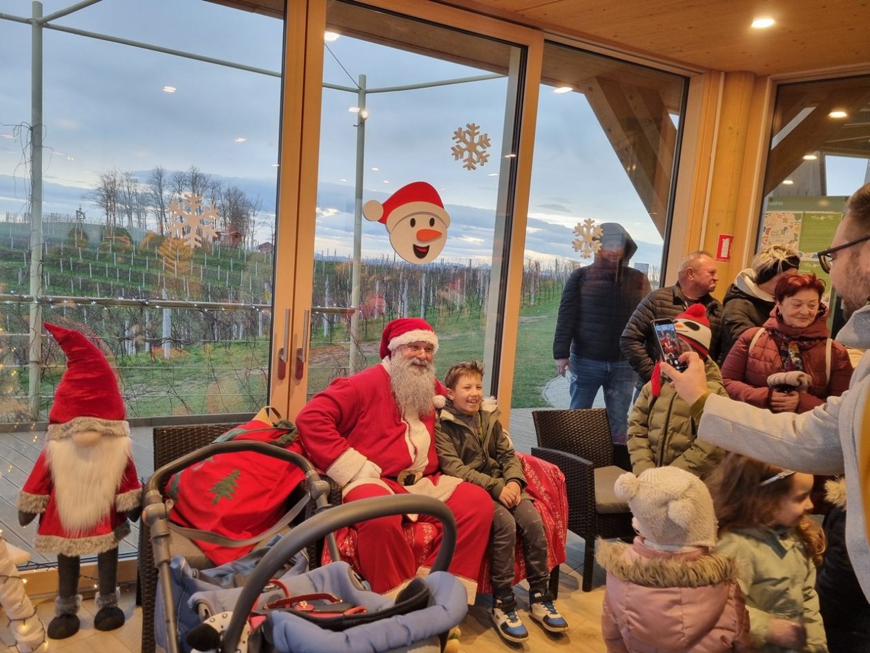 Djed Božićnjak na Vidikovcu Mađerkin breg (1)