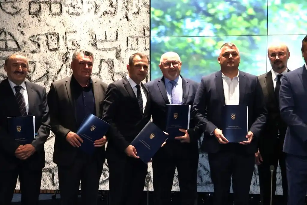 Dodjela-Ugovora-11-1-1024×683 Dodjela-Ugovora-11-1-1024×683