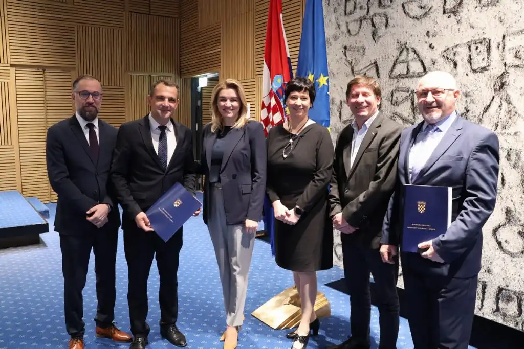 Dodjela-Ugovora-13-1-1024×683 Dodjela-Ugovora-13-1-1024×683