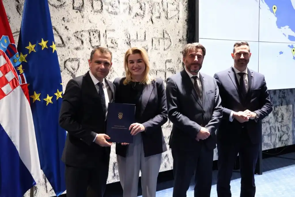 Dodjela-Ugovora-8-1-1024×683 Dodjela-Ugovora-8-1-1024×683