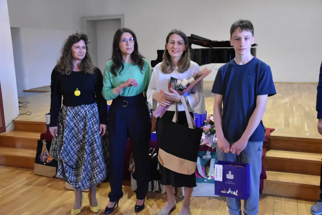 Dodjela nagrada, nagrađeni učenici, Čakovec, nadareni učenici (20) Dodjela nagrada, nagrađeni učenici, Čakovec, nadareni učenici (20)