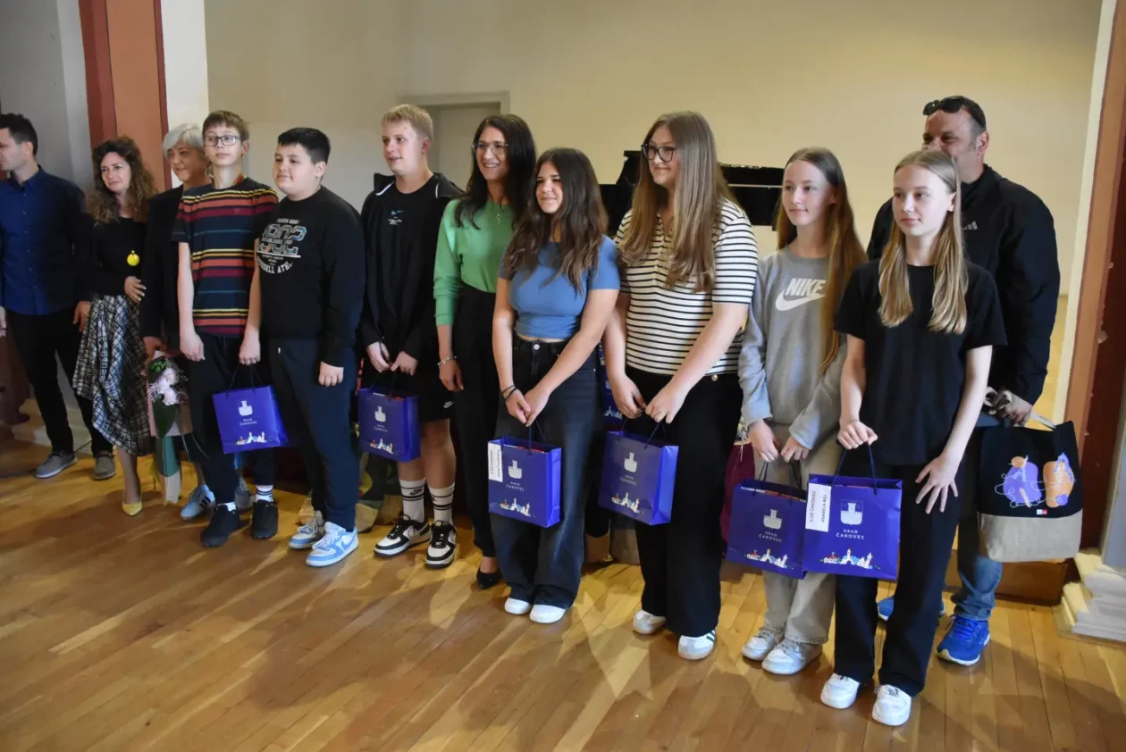 Dodjela nagrada, nagrađeni učenici, Čakovec, nadareni učenici (26) Dodjela nagrada, nagrađeni učenici, Čakovec, nadareni učenici (26)