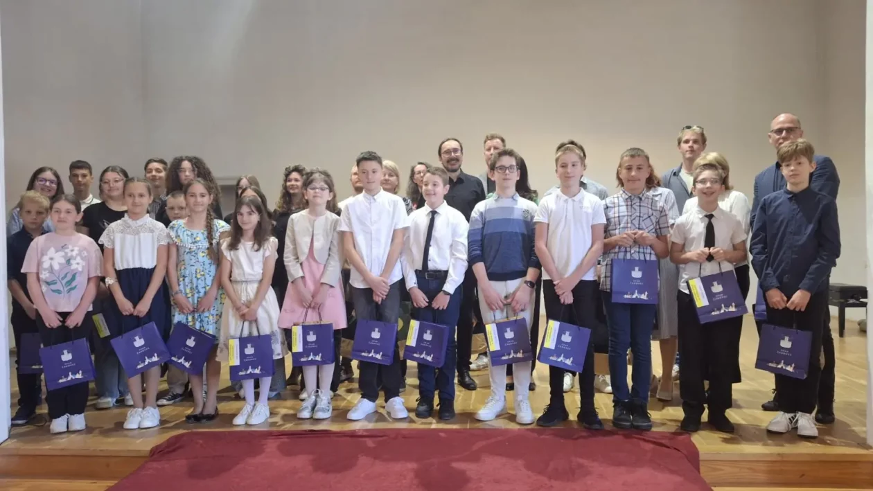 Dodjela nagrada, nagrađeni učenici, Čakovec, nadareni učenici (44) Dodjela nagrada, nagrađeni učenici, Čakovec, nadareni učenici (44)