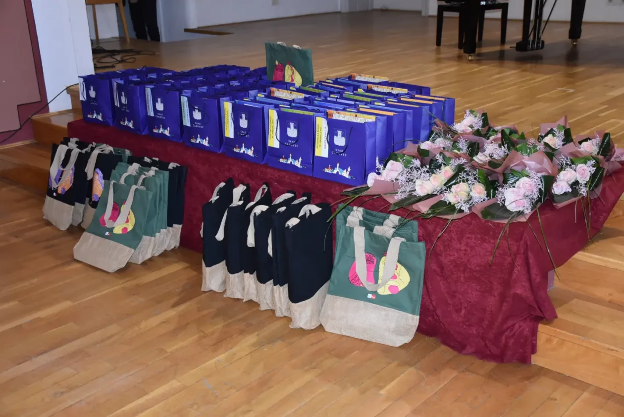 Dodjela nagrada, nagrađeni učenici, Čakovec, nadareni učenici (9) Dodjela nagrada, nagrađeni učenici, Čakovec, nadareni učenici (9)