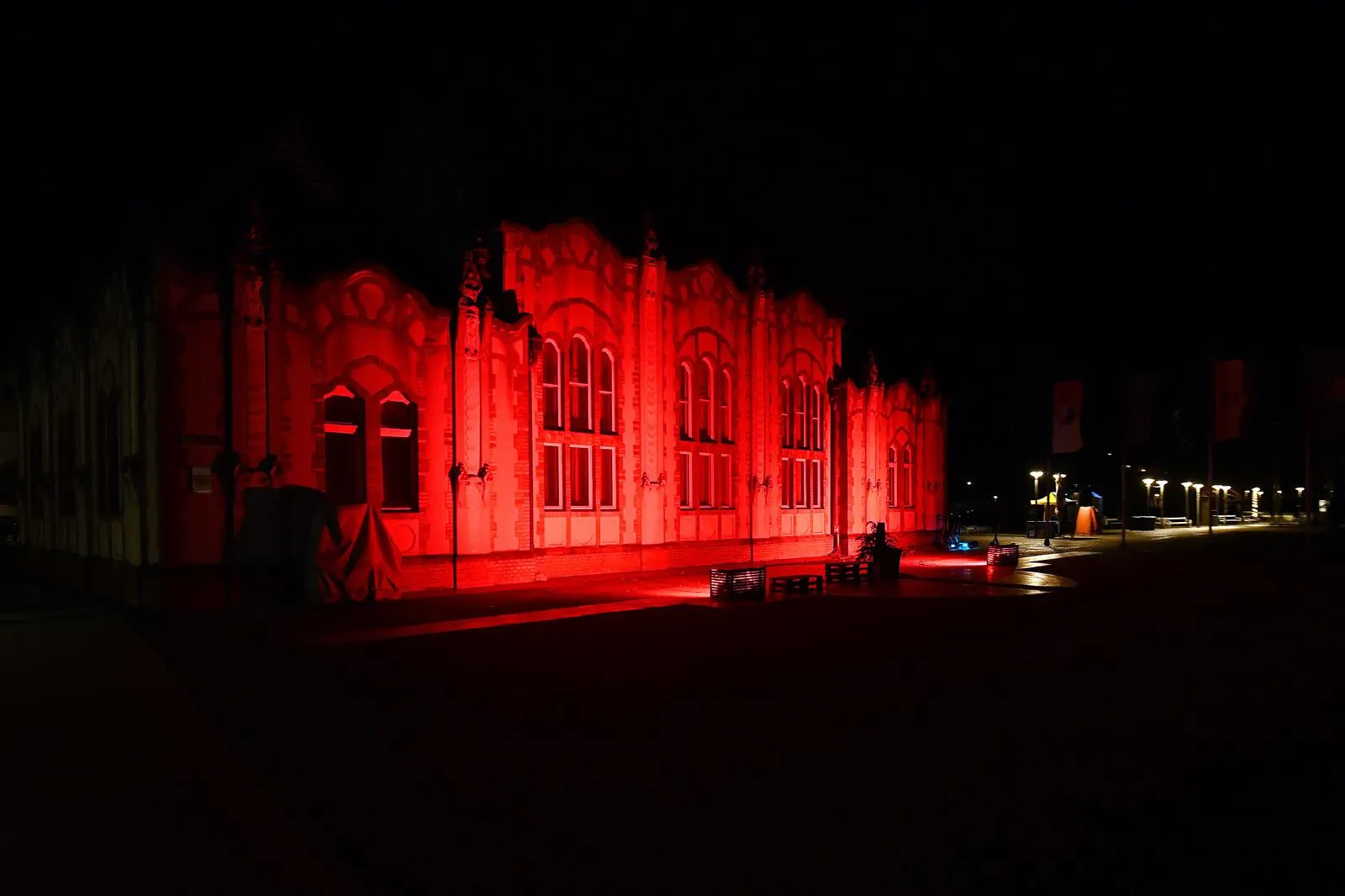 Dom sindikata u crvenoj boji (3)