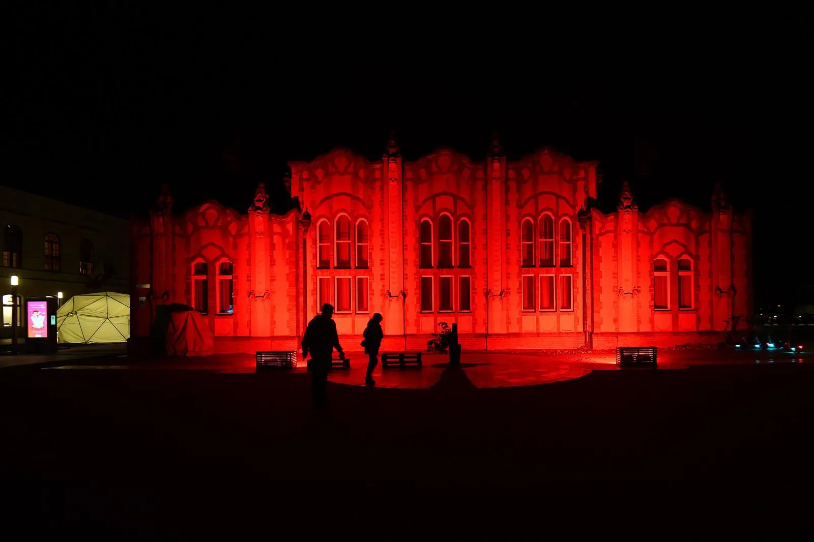 Dom sindikata u crvenoj boji (5)