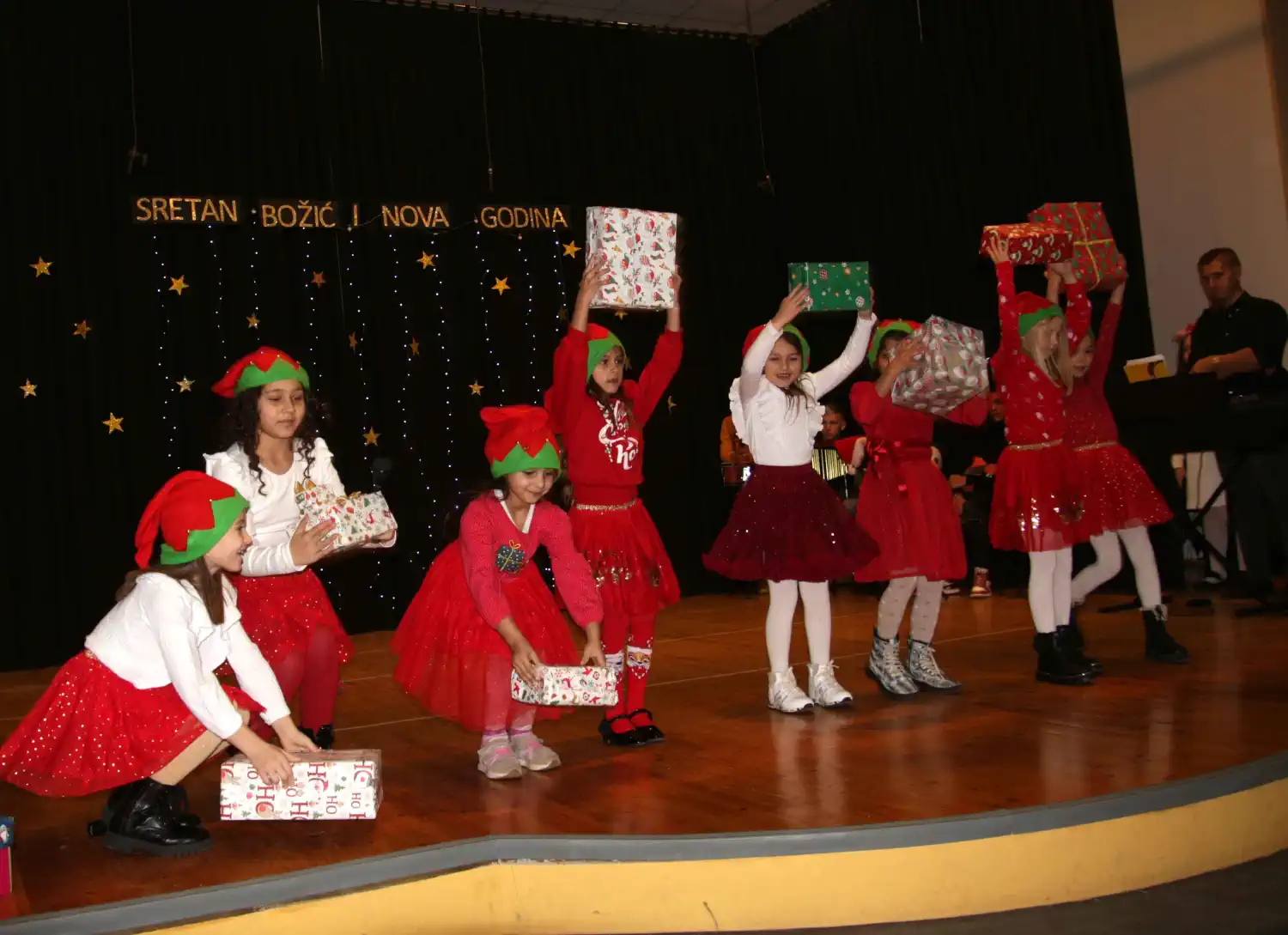 Domašinec božićna priredba i sajam (12) Domašinec božićna priredba i sajam (12)