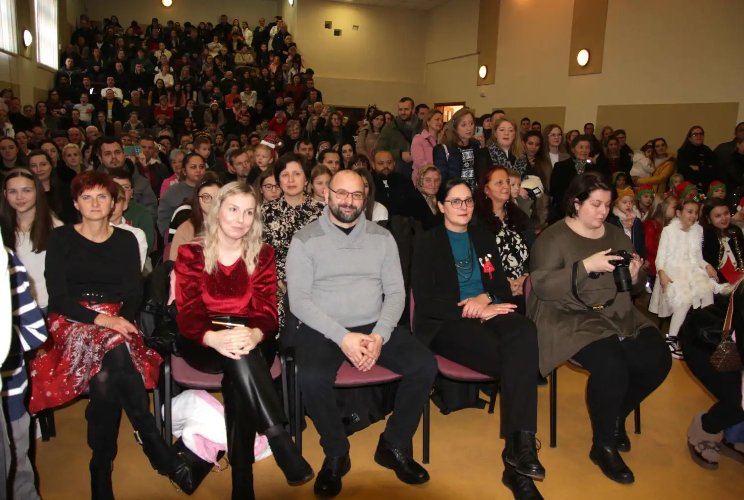 Domašinec božićna priredba i sajam (5) Domašinec božićna priredba i sajam (5)