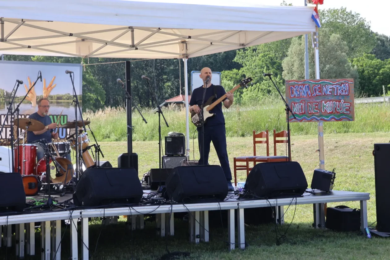 Donja Dubrava Drava se ne trži prosvjedni koncert 30.5.2026 (20) Donja Dubrava Drava se ne trži prosvjedni koncert 30.5.2026 (20)