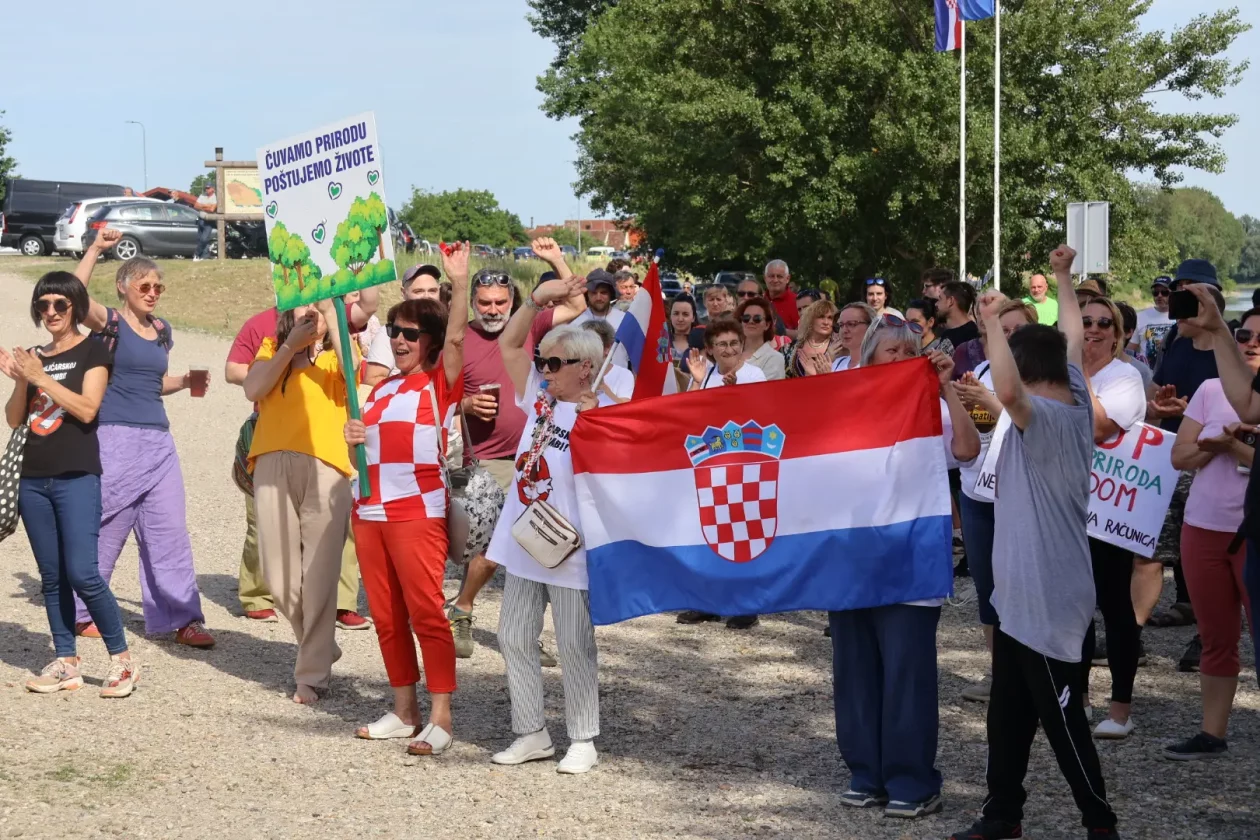 Donja Dubrava Drava se ne trži prosvjedni koncert 30.5.2026 (34) Donja Dubrava Drava se ne trži prosvjedni koncert 30.5.2026 (34)