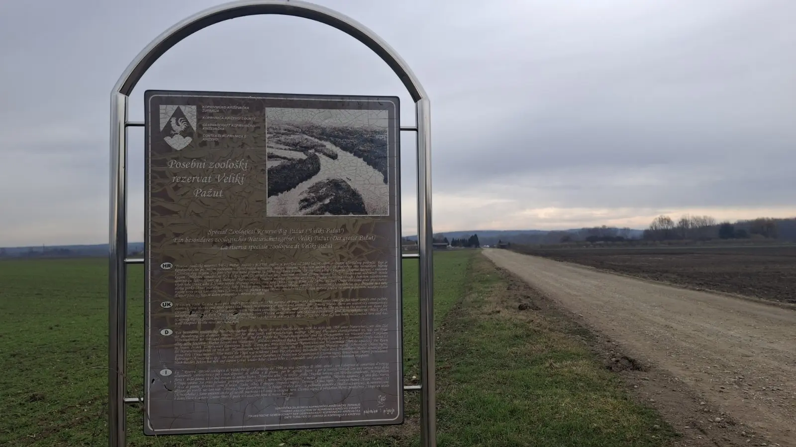 Donja Dubrava, Veliki Pažut, farma pilića (3)