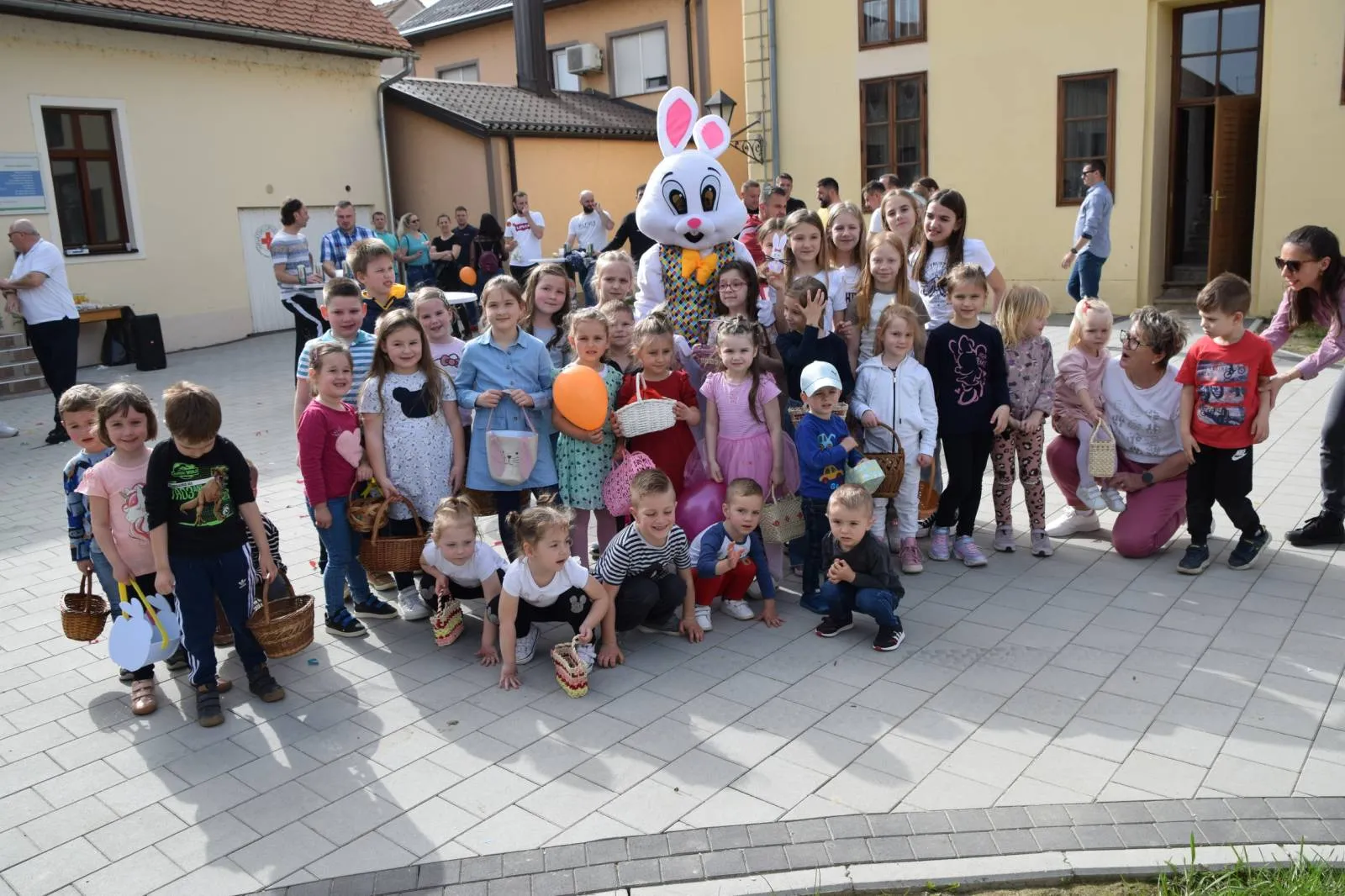 Donja Dubrava – lov na uskršnja jaja (9) Donja Dubrava – lov na uskršnja jaja (9)