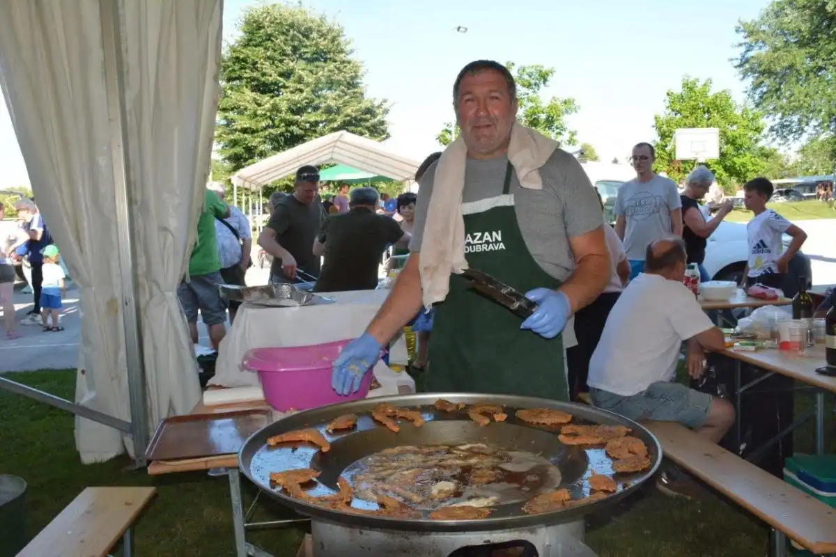 Donja Dubrava natjecanje u kuhanju gulaša 2024 (4) Donja Dubrava natjecanje u kuhanju gulaša 2024 (4)