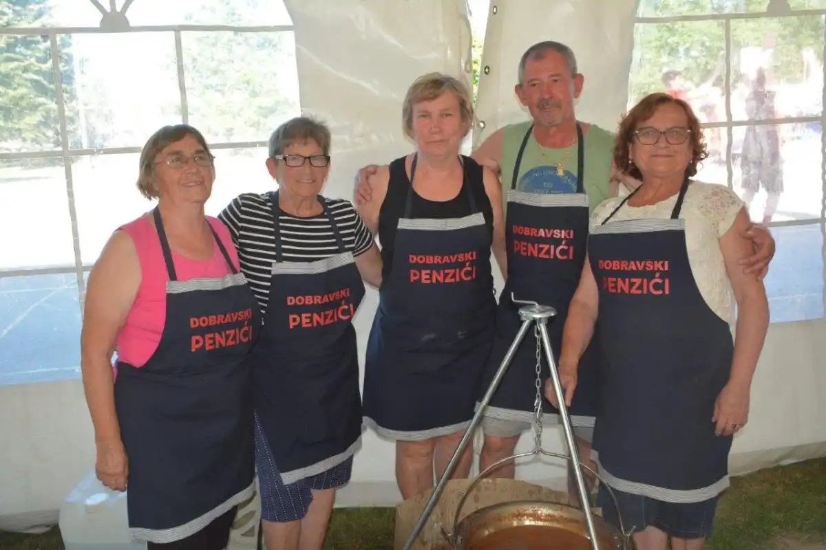 Donja Dubrava natjecanje u kuhanju gulaša 2024 (5) Donja Dubrava natjecanje u kuhanju gulaša 2024 (5)