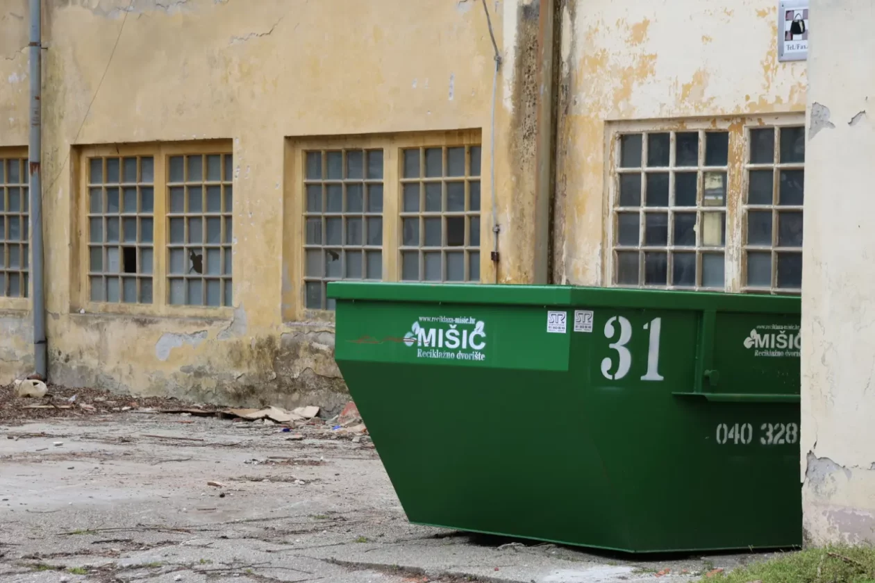 Donja Dubrava stara škola rušenje travanj 2026 (7)