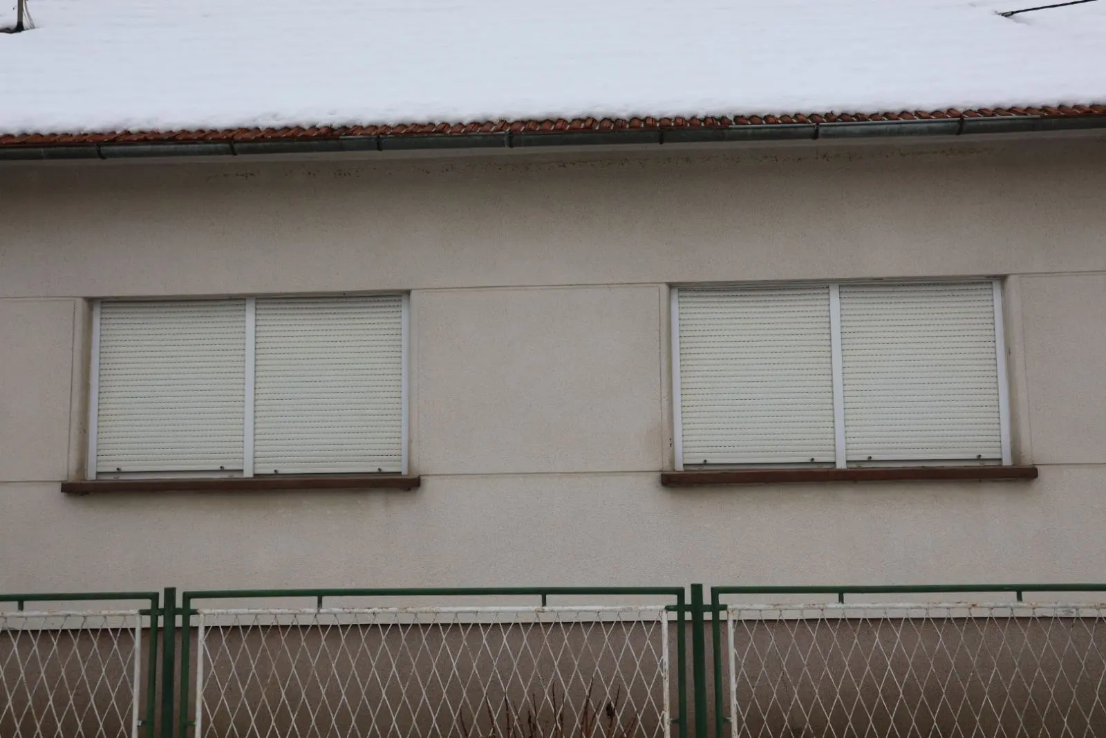 Donji Vidovec Ulica Maršala Tita Crna Gora spuštene rolete