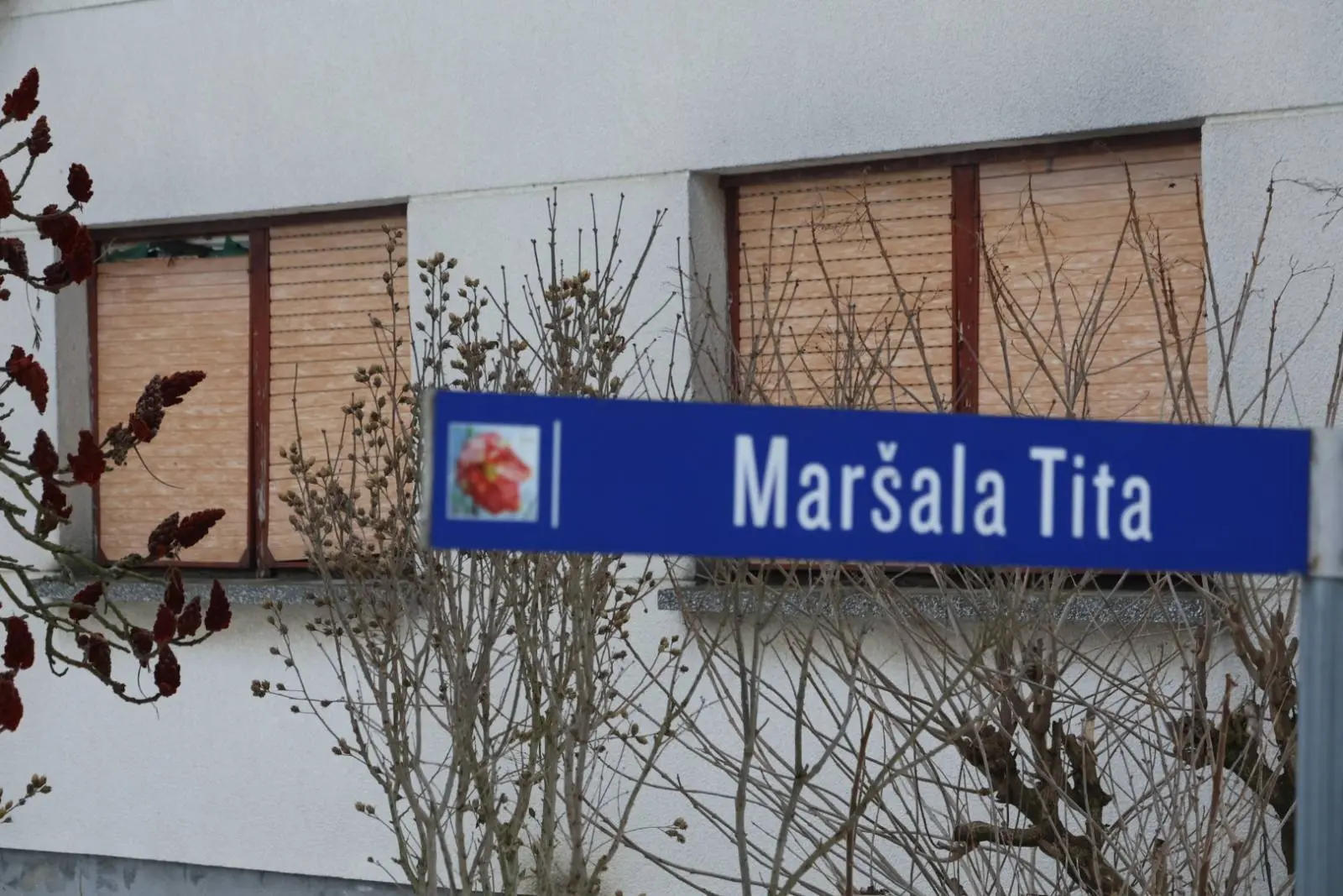 Donji Vidovec Ulica Maršala Tita Crna Gora znak spuštene rolete