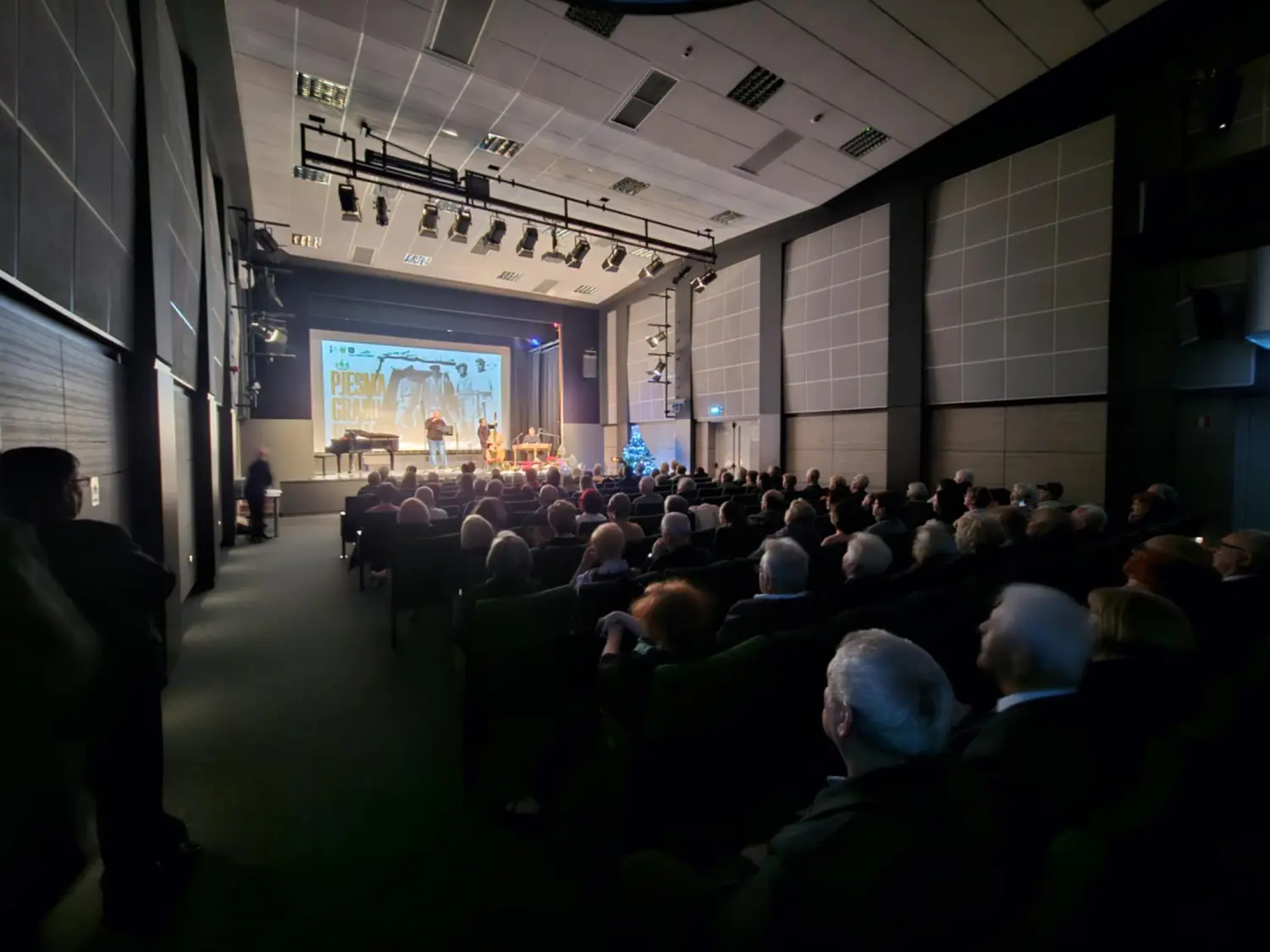 Dostojanstveno spjevana i ova Pjesma gradu rudara 2024 (13)