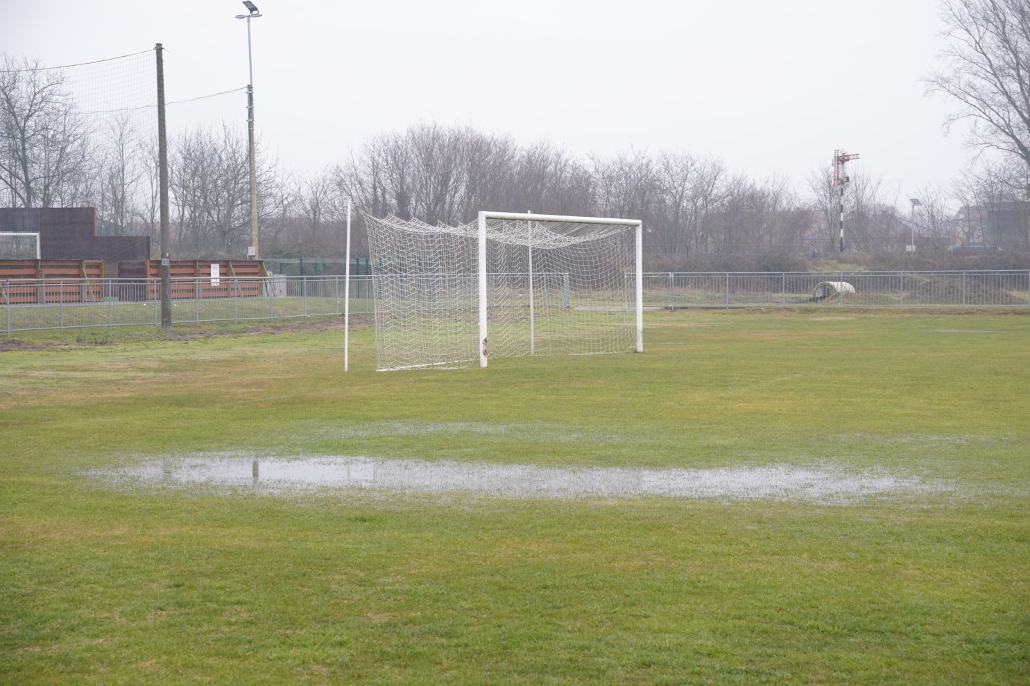 Dotrajali nogometni teren NK Spartak uskoro obnova (6)